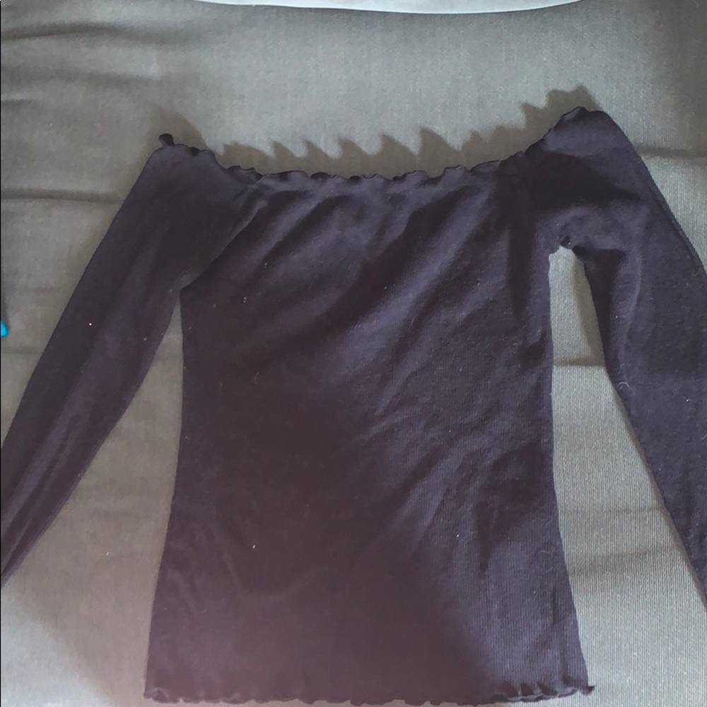 black long sleeve crop top